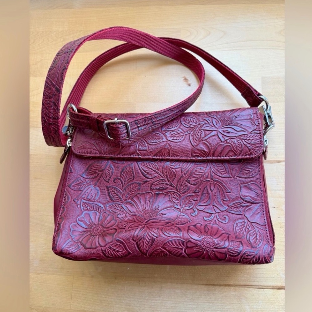 Gun Tote'n Mamas Tooled American Cowhide Concealed Carry Clutch Crossbody - Red